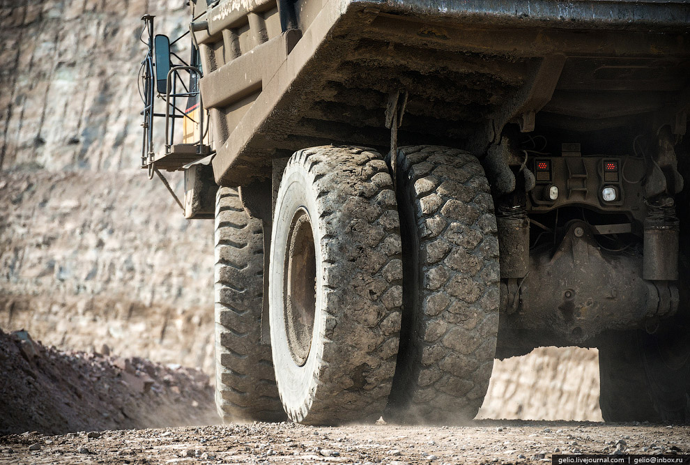 去俄罗斯挖金矿怎么样,真实钻石开采出来的样子