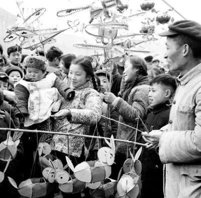 回忆童年8090过年情景,80后回忆童年过年真实视频