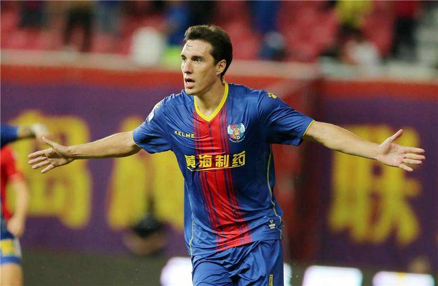 既能地面传导，也能长传冲吊，这样的黄海真可怕