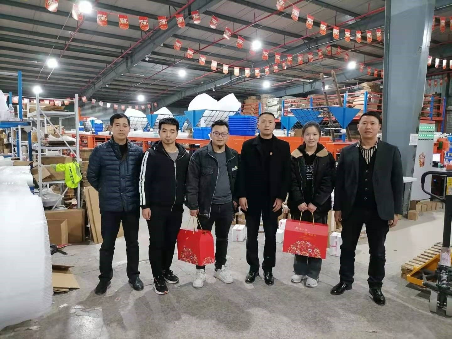 慰问共青团员,慰问异地过年青年