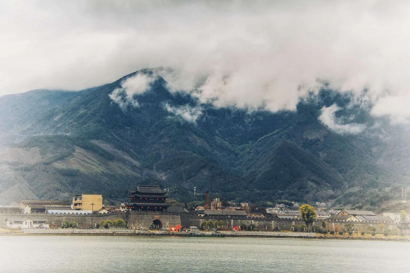 体温超过37.5度正常吗,体温37.3度算不算发烧