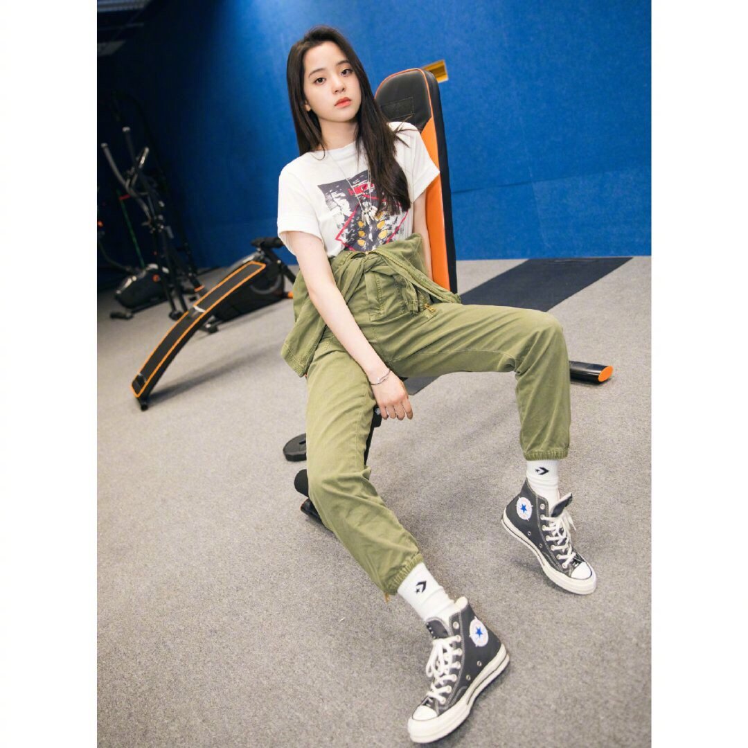 街拍复古风拍照姿势,街拍凹造型图片大全