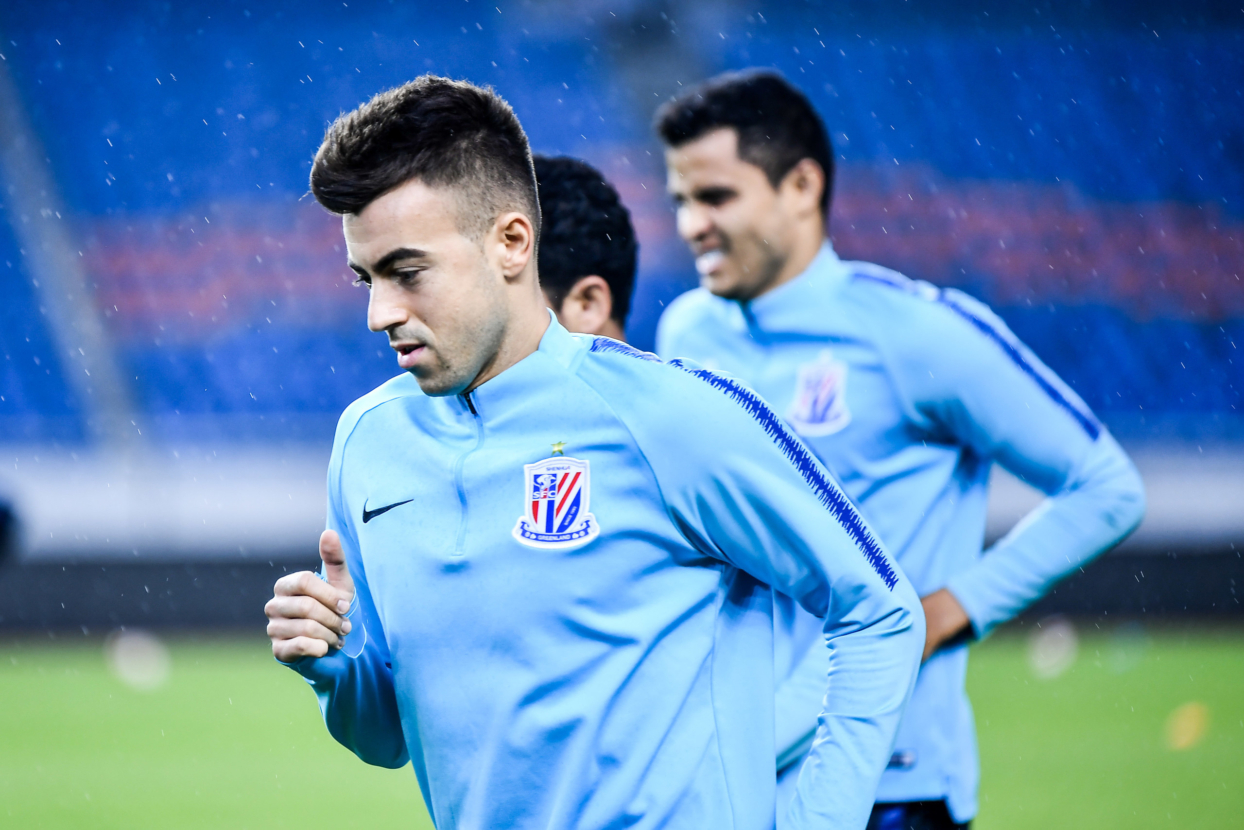 申花迎来与海港的上海德比,申花备战遇难题