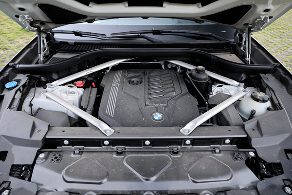 宝马x5深度评测进口f15,宝马x5m黑武士2021款内饰