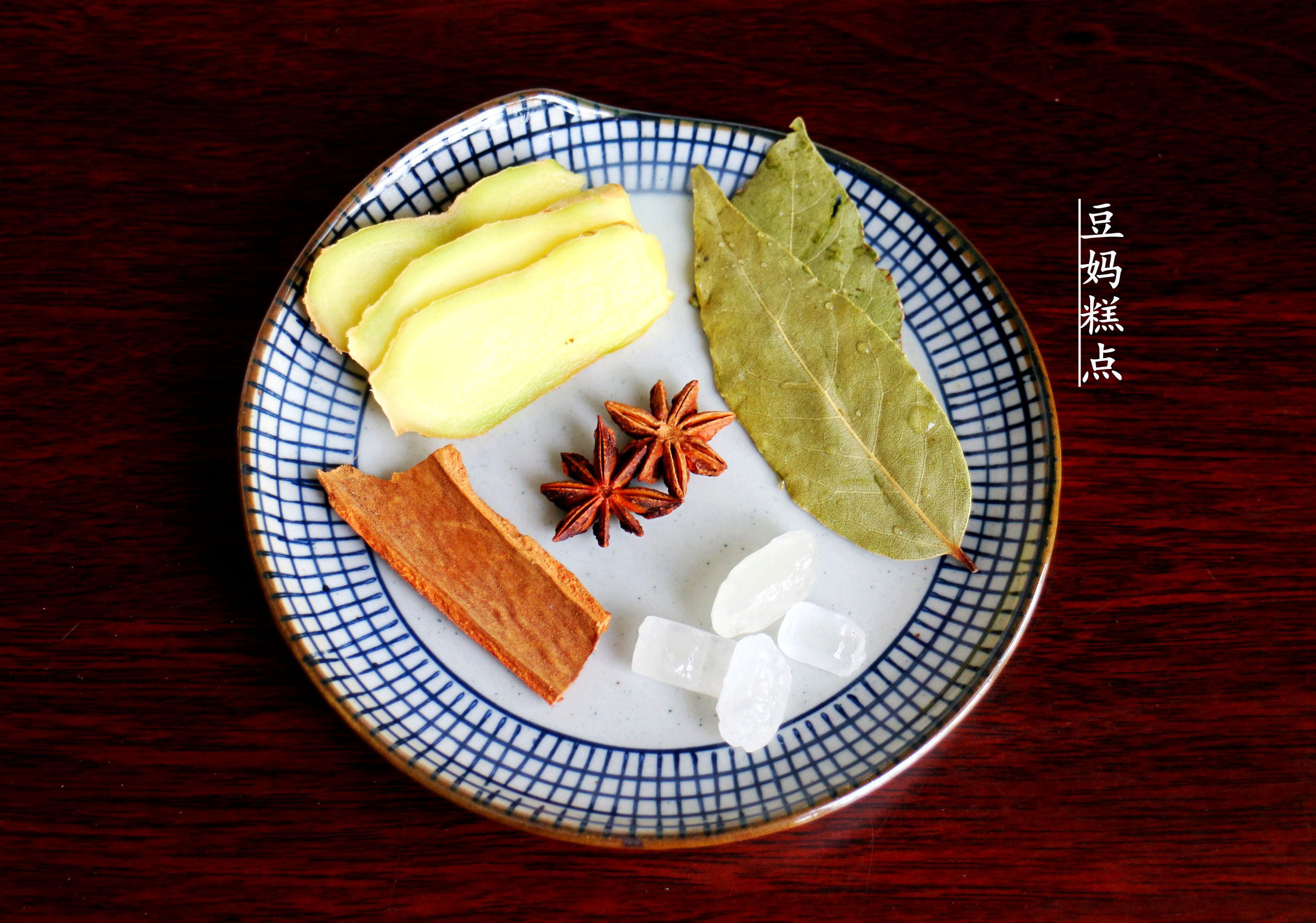 电饭煲鸡爪加啤酒的家常做法,电饭煲焖鸡爪做法