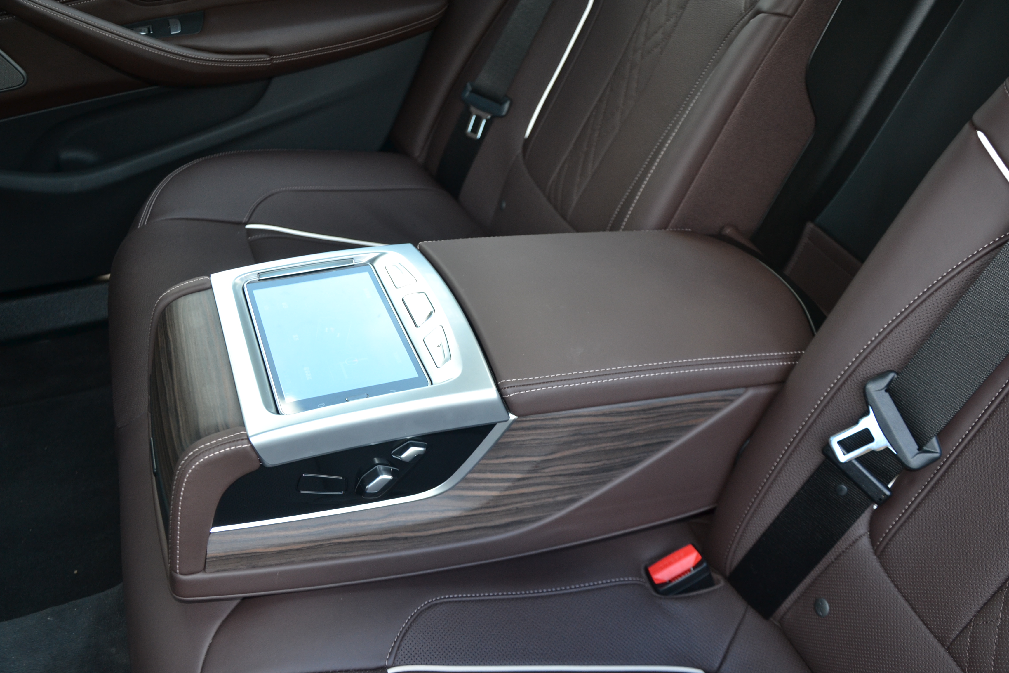 宝马530le混动可以边跑边充电吗,宝马530le新能源驾驶感受