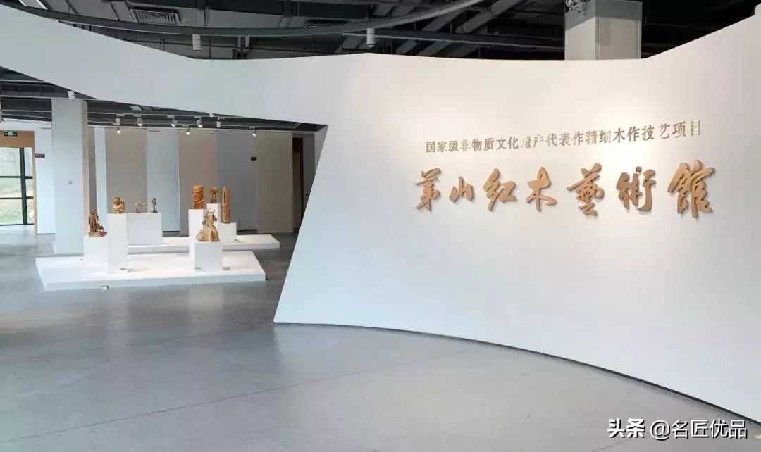 杨金荣红木大师,杨金荣红木工艺