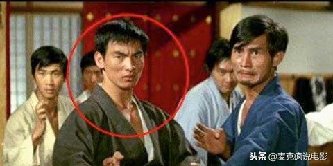 谢苗和武术冠军打戏忘招往后跑,谢苗成年打戏