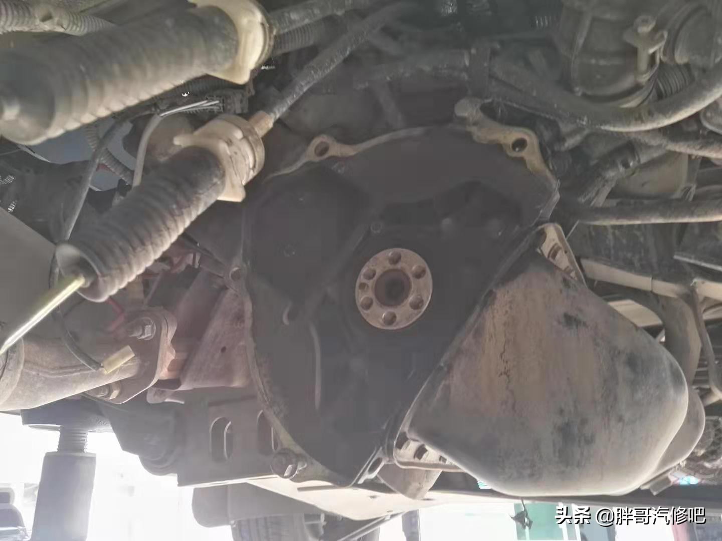 五菱之光挂档不走,胖哥以为换挡拉线脱落,原来是摩擦片报废了