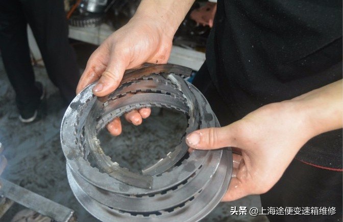 科鲁兹变速箱电脑损坏影响顿挫,09科鲁兹1.8自动变速箱顿挫怎么办