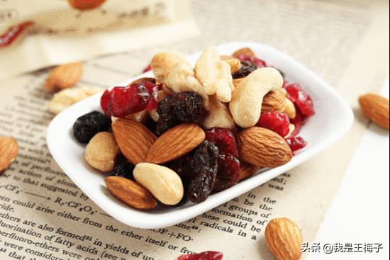 这果子从美国进口，中国是销量榜首，价格昂贵，我国自产卖不出去