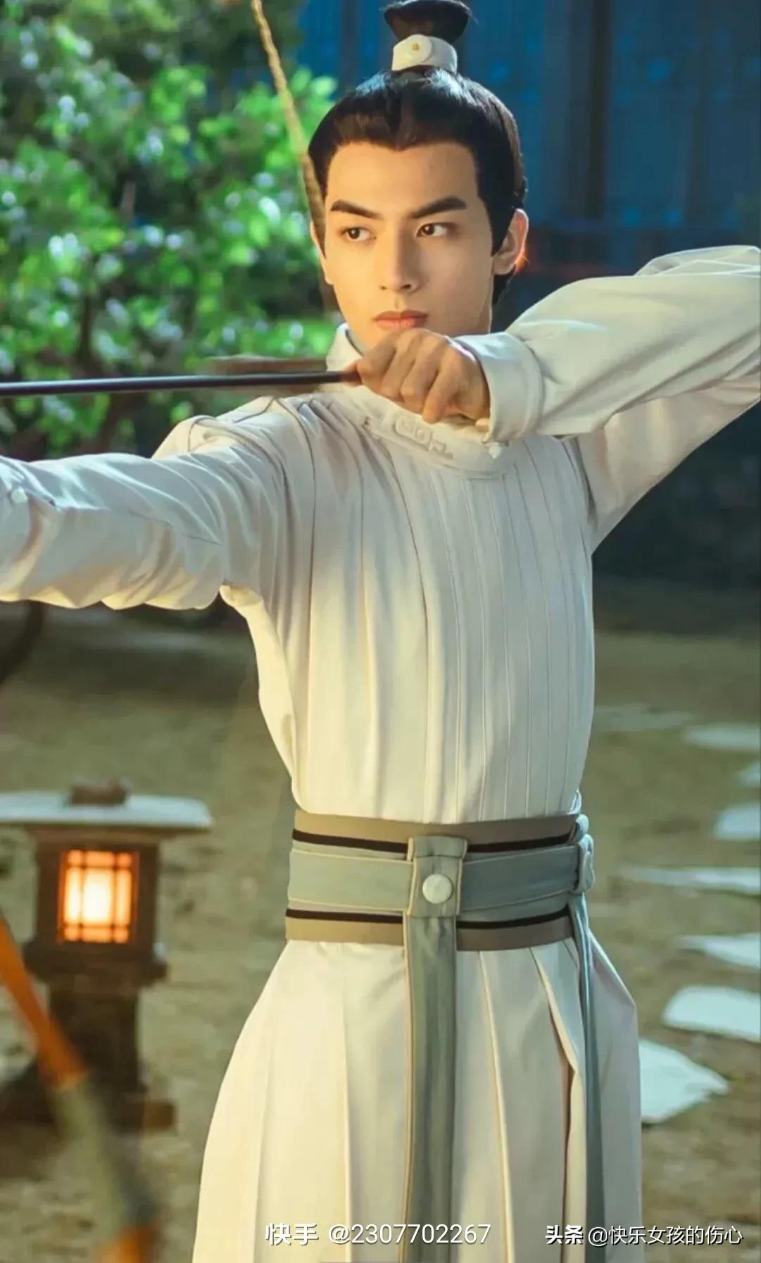 形容古代开朗帅气男子外貌的句子,描写古代男子温润儒雅气质的句子