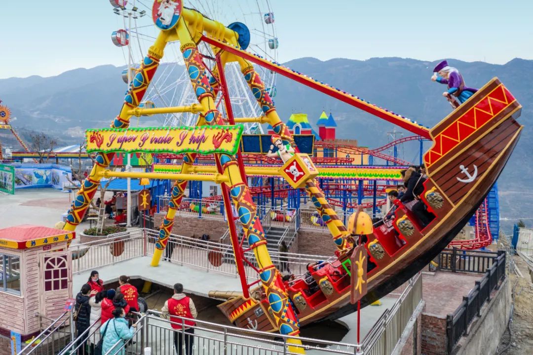 春节假期好去处，打卡巫山“悬崖”上的游乐场「图文、视频」
