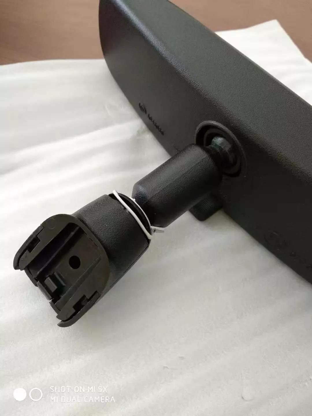 室内后视镜怎么拆开,室内后视镜玻璃的拆卸方法