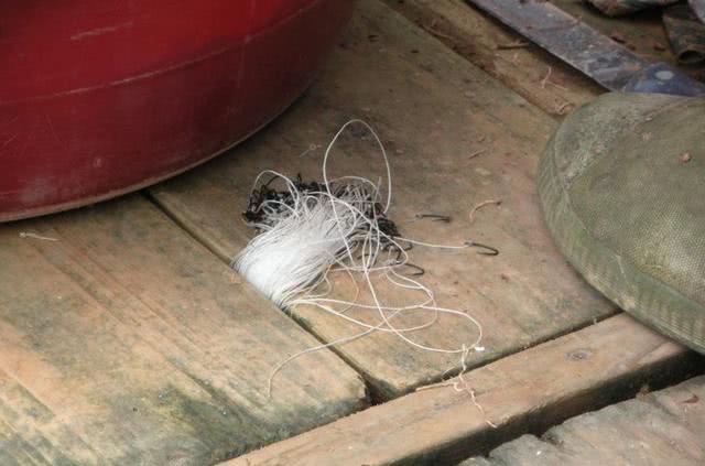 钓鱼大铁钩捕鱼技巧,捕鱼古老方法钓鱼