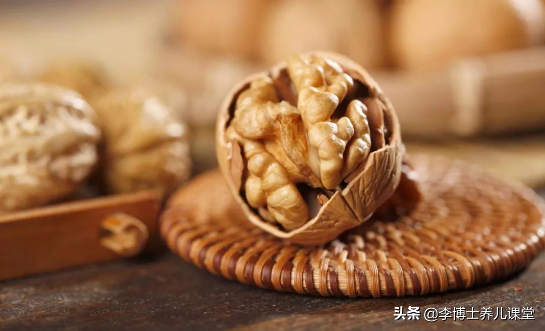 儿童流鼻涕咳嗽吃什么食物好得快,孩子咳嗽这五种食物不能吃