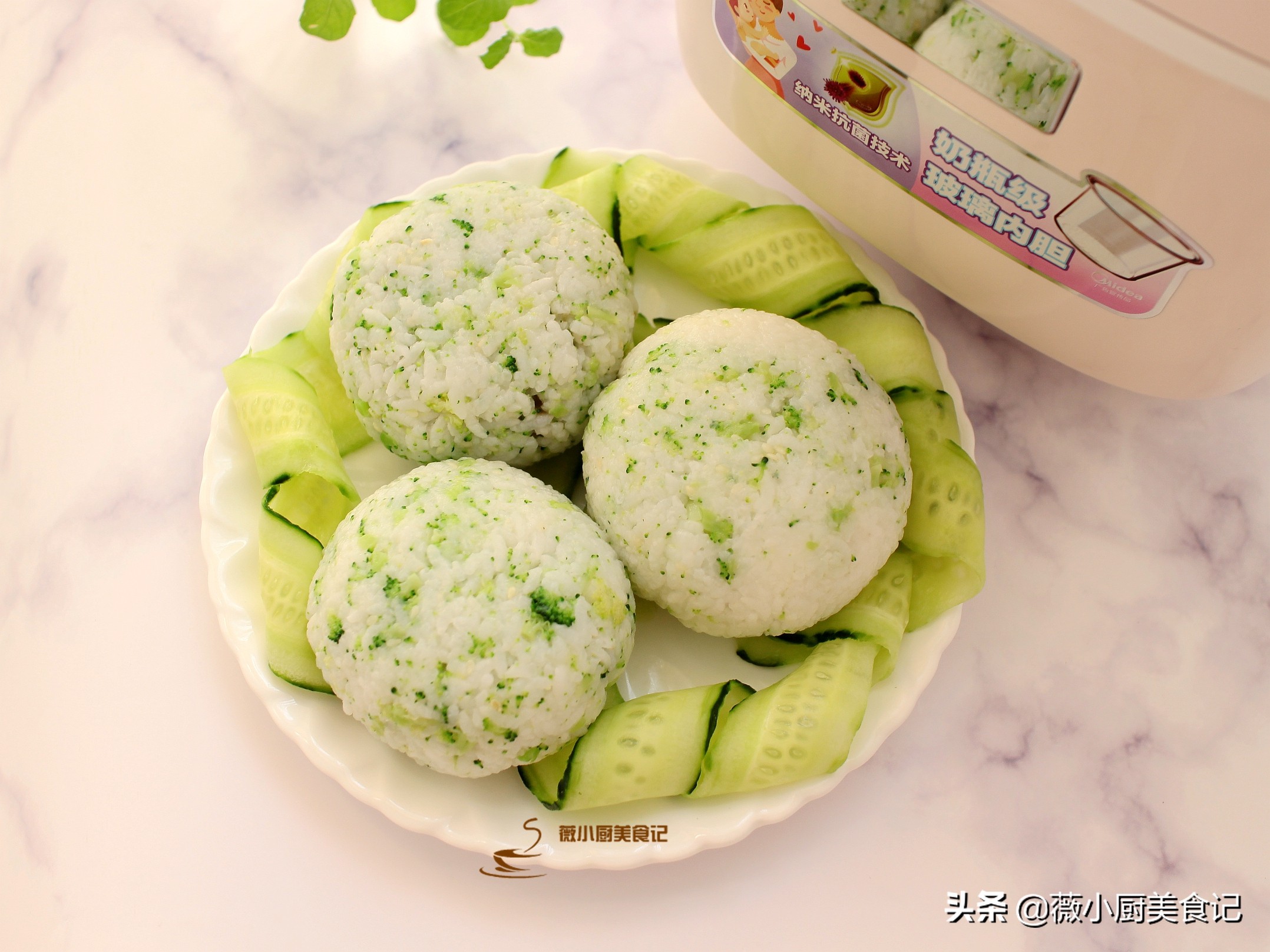 米饭换个吃法既做早餐又当零食,米饭芝士饭团