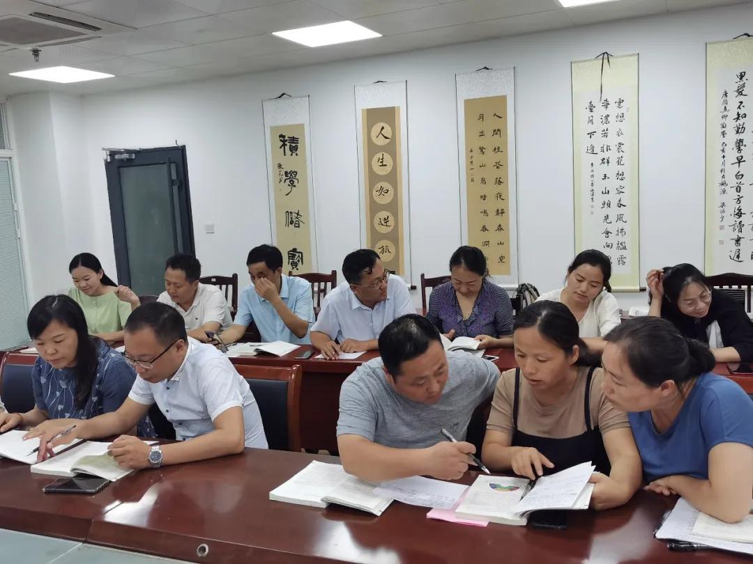 教师如何培养小学生的阅读能力,小学教师靠阅读成功