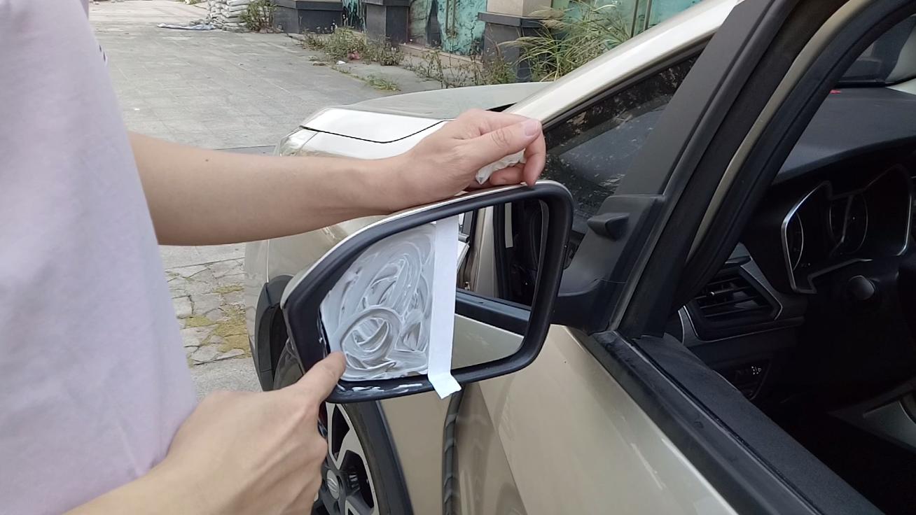 雨天开车如何防止后视镜挂满水,雨天如何去除后视镜水珠