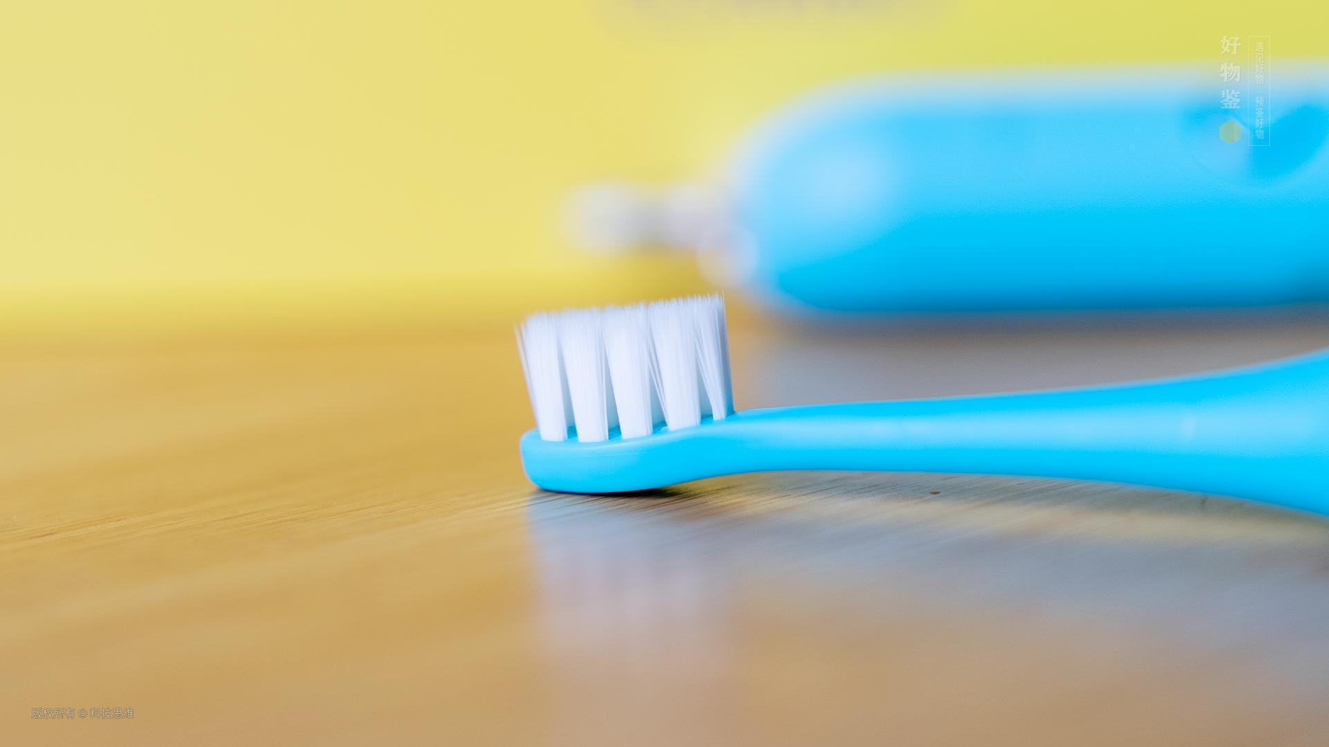 宝宝开始刷牙选择什么样的牙刷,给宝宝刷牙用哪种牙刷好