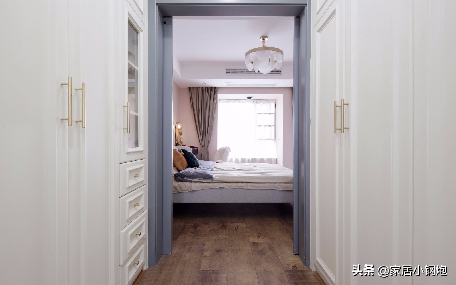 灰蓝背景墙效果图现代简约2021年,136平方现代风格大砖背景墙