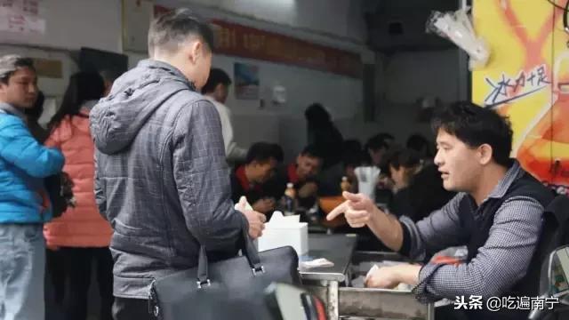 南宁西乡塘最好吃的猪脚粉在哪里,南宁这家二十年不倒的粉店