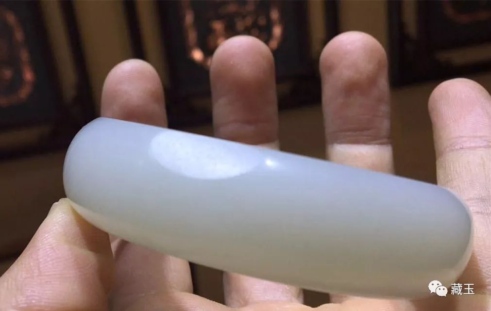 他用两年的时间,结缘一条和田玉手镯!