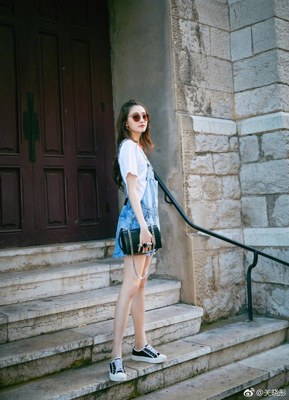 关晓彤穿超短裙出席活动北电,关晓彤的腿显得更细了