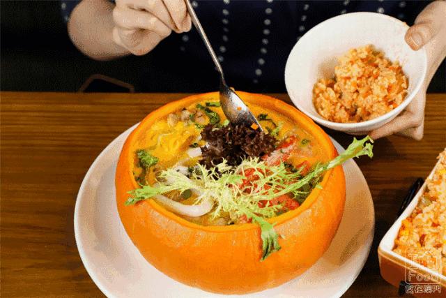 澳门探店｜新马路有一家人气斜坡西餐厅！菠萝BB猪必吃