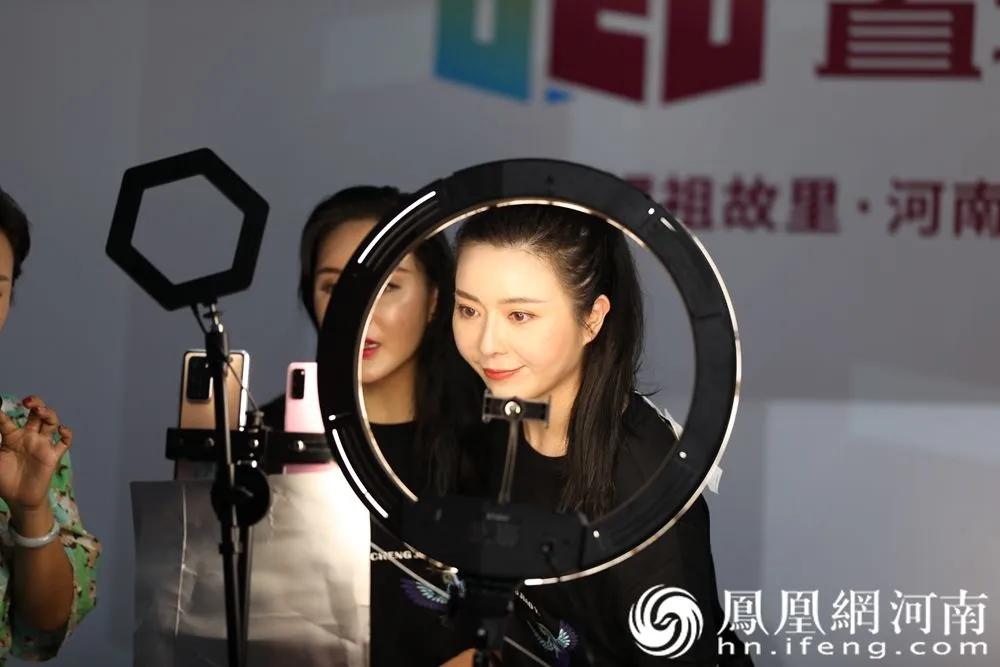 服装热销直播,服装直播放量