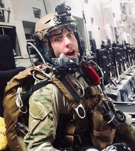 美军大兵在家中发现妻子出轨,美国大兵服役发现妻子出轨