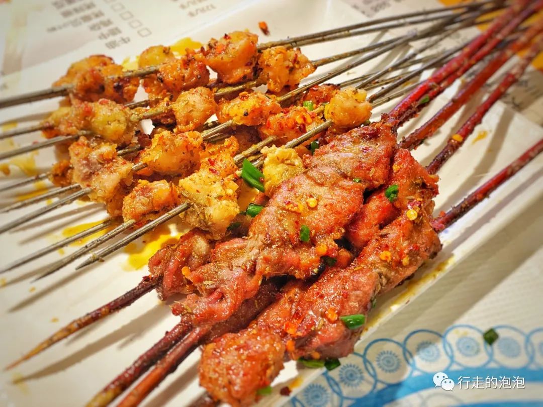 「岳阳攻略」被誉为“湖南夜宵扛把子”的烧烤城，还是小龙虾基地