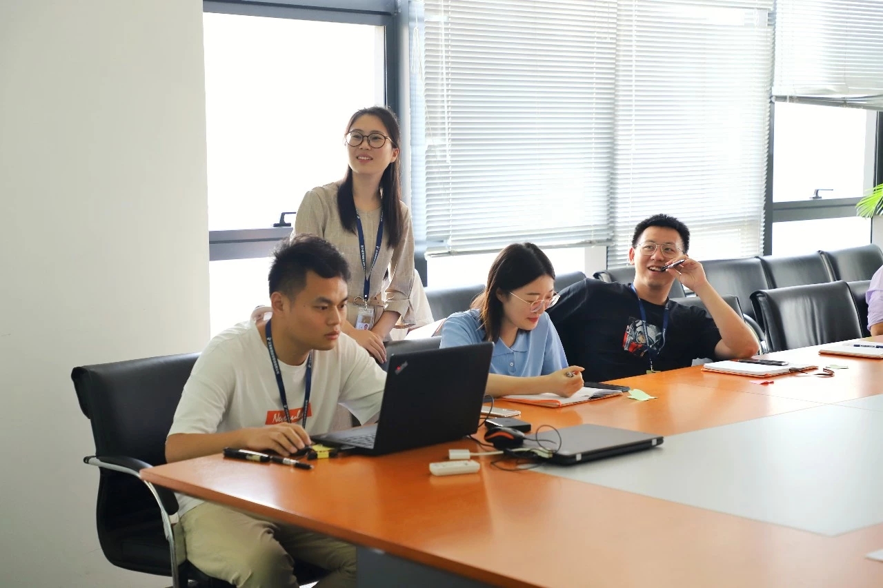 2020年新年ppt制作：200集视频教程+动态图表+1万模板，送你参考