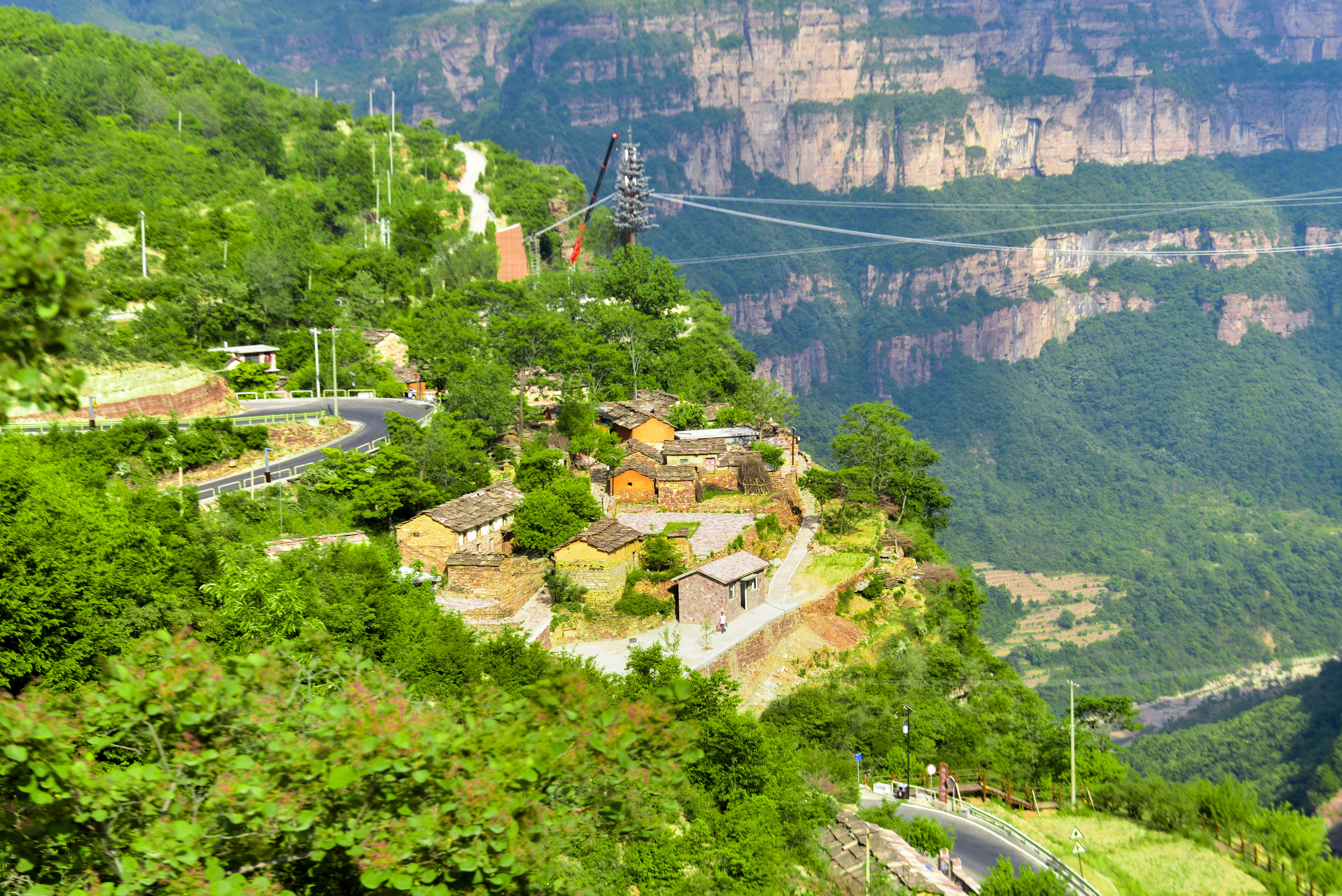 来到这里，我承认我腿有些软，但我还是痴迷于它的美