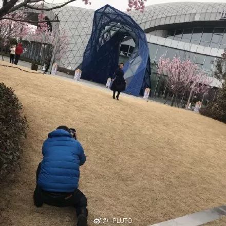 父母秀恩爱对子女的好处,父母特别秀恩爱的方式