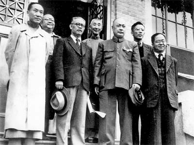 陈毅想去看陆小波，秘书不解，陈毅：*产党共**人从不会忘记自己朋友