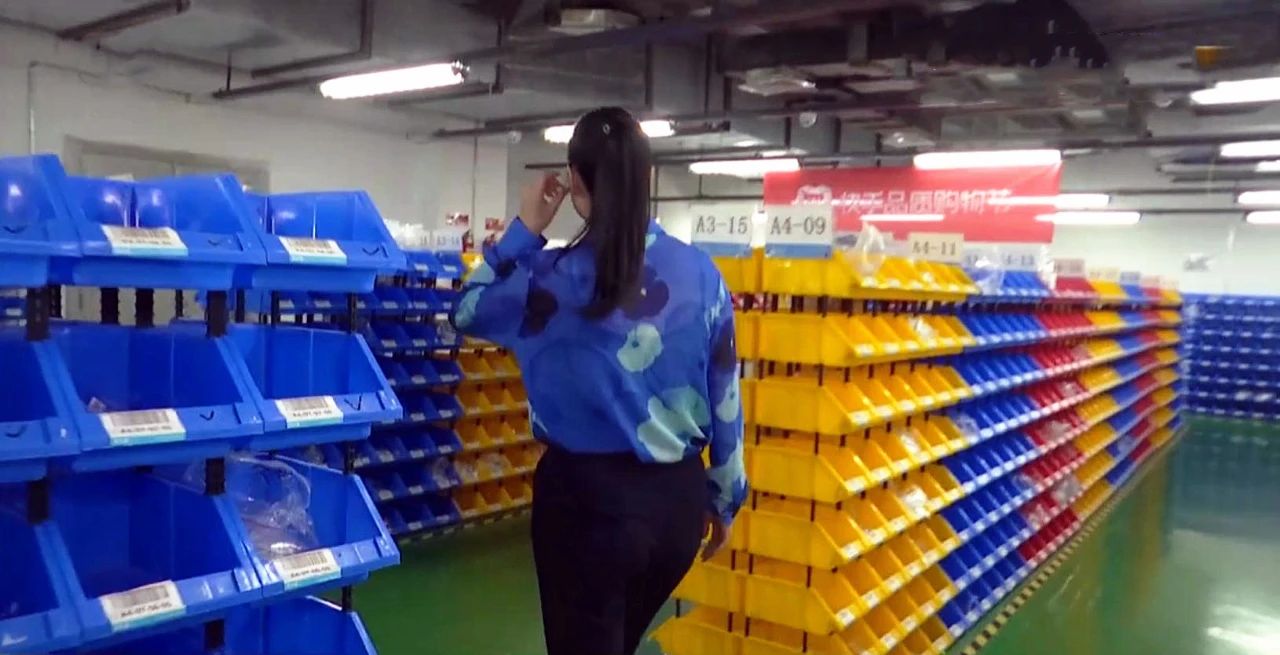 干过工地当过保安现在成大老板,当过厂妹后的生活