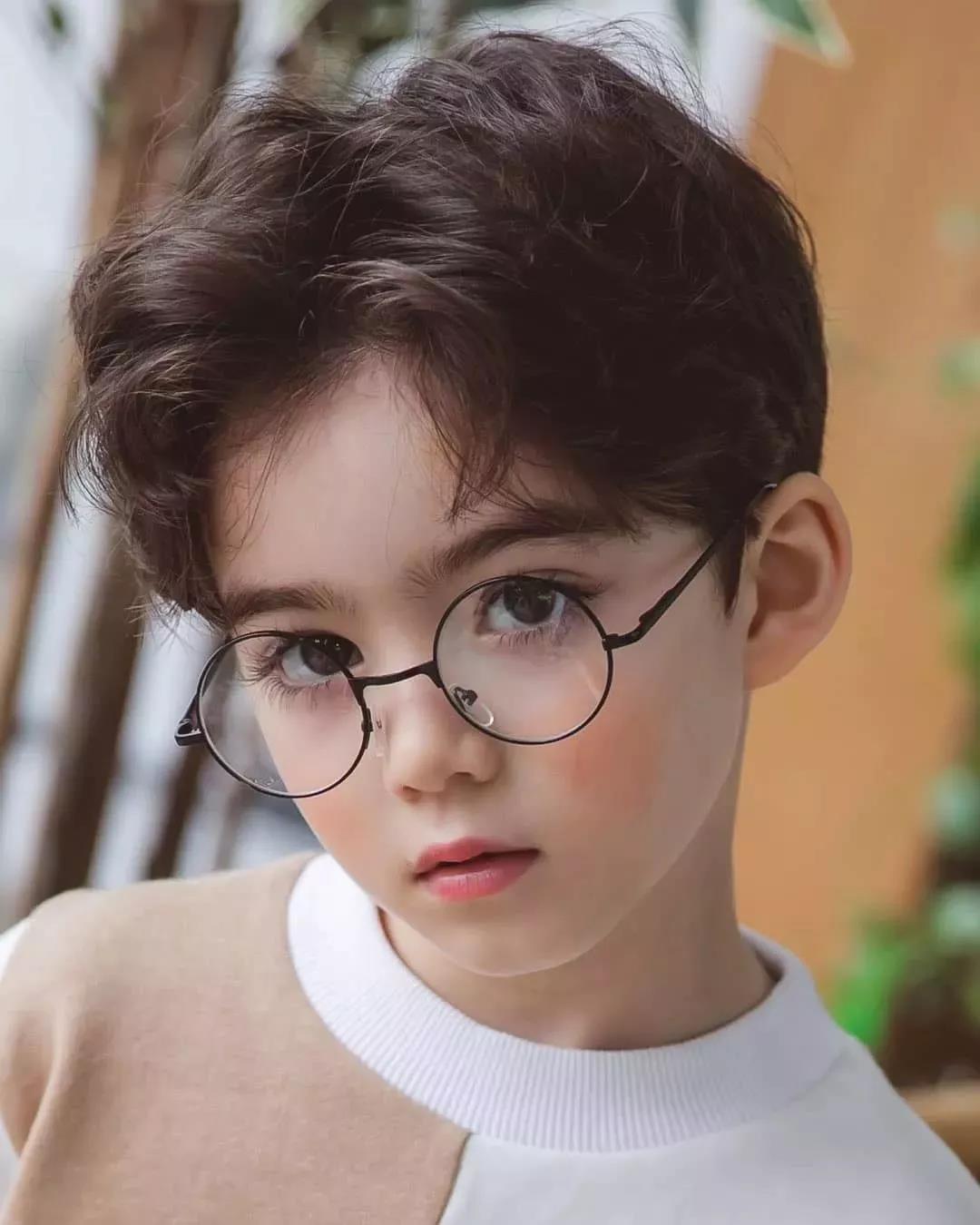 韩国神仙颜值小男孩,睫毛精小男孩韩国