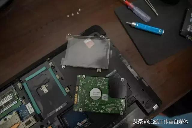笔记本自己加装固态内存条教程,老笔记本更换内存条和固态硬盘后