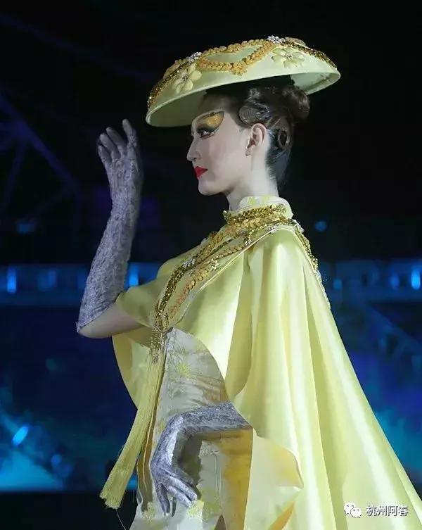 超百图再现2018年服装圈内那三十道靓丽风景……