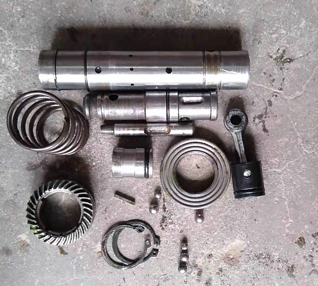 拆开假电钻,假博世电锤跟真的差多少