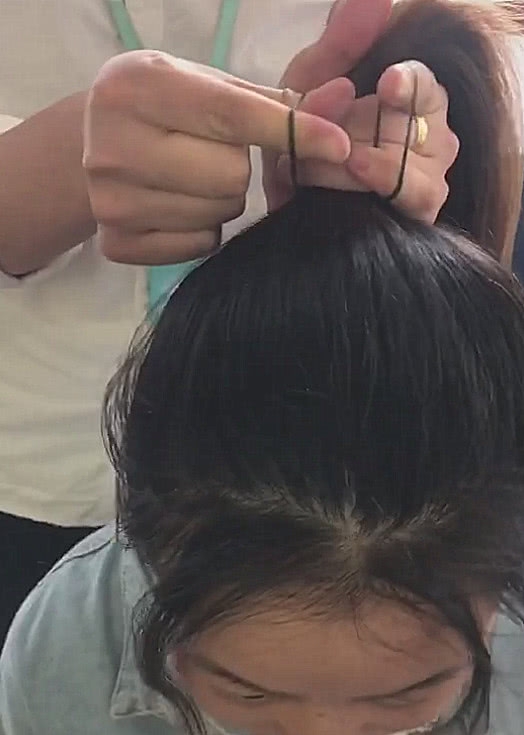 扎了几十年的辫子,橡皮筋扎发技巧