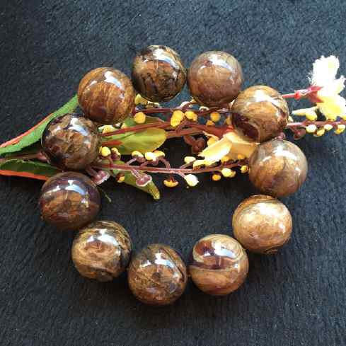 辽宁琥珀产地哪里最好,琥珀蜜蜡的主要产地有哪些