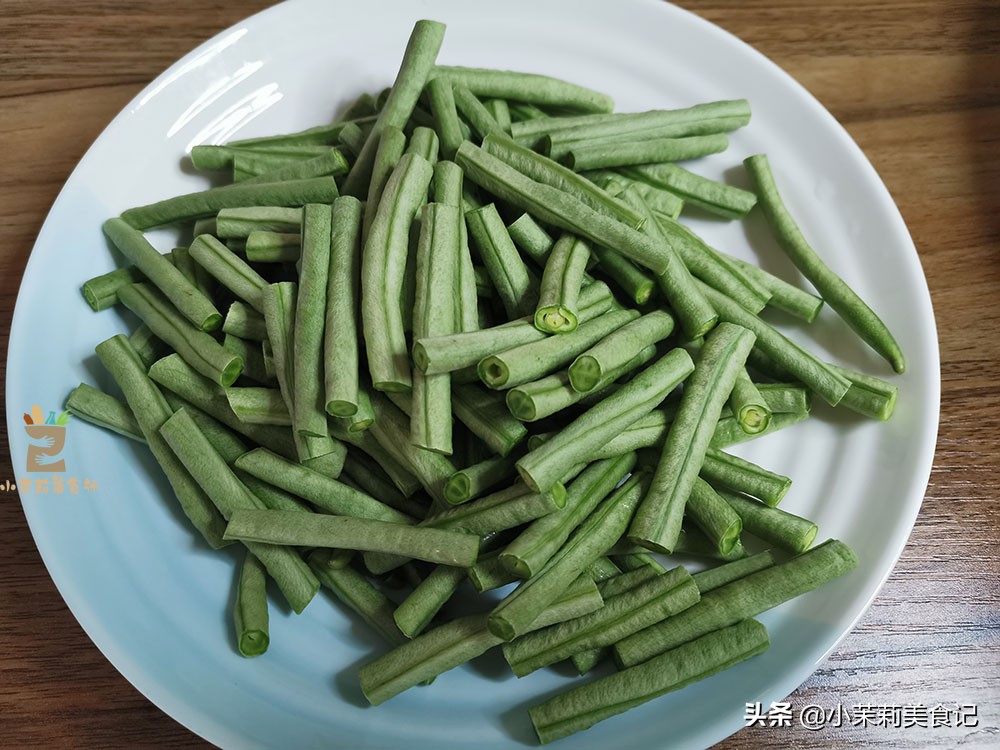 豆角别炒着吃了大厨教你特色做法,豆角怎么凉拌炒不黑