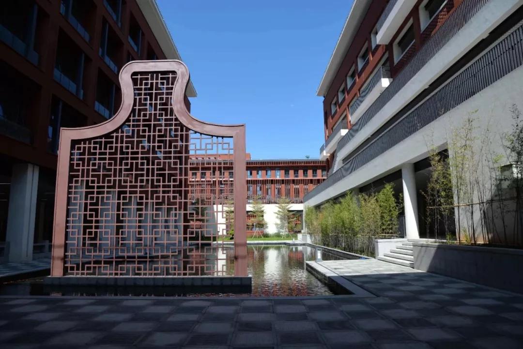 炸了，天外替一所新校代招师资，说明了什么问题？