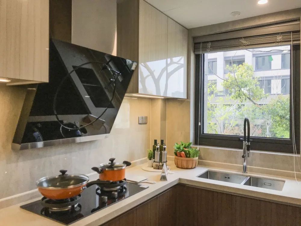 绿洲康城亲水湾开盘一房一价表,绿洲康城亲水湾两房两厅样板房