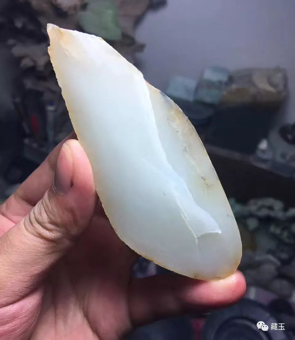 和田玉光白籽料特点,和田玉颜色白的好吗