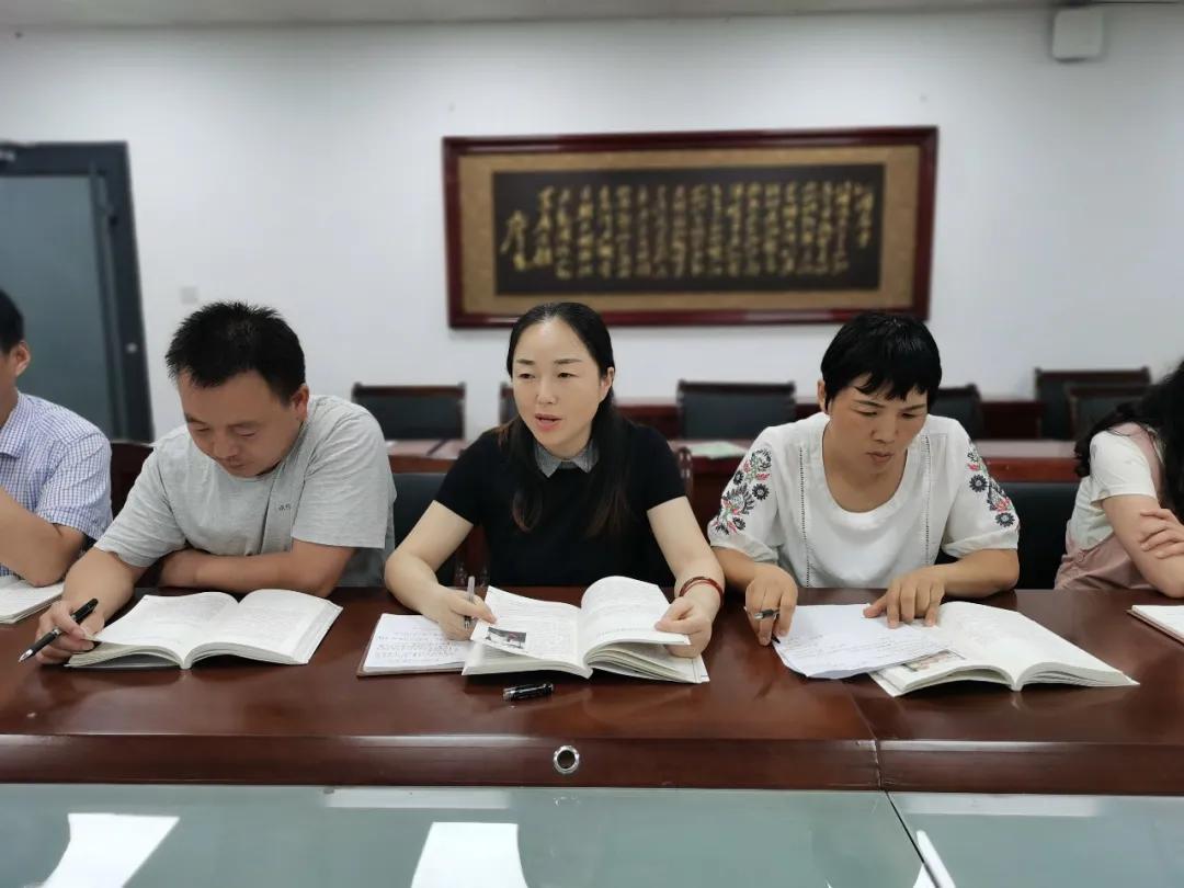 教师如何培养小学生的阅读能力,小学教师靠阅读成功