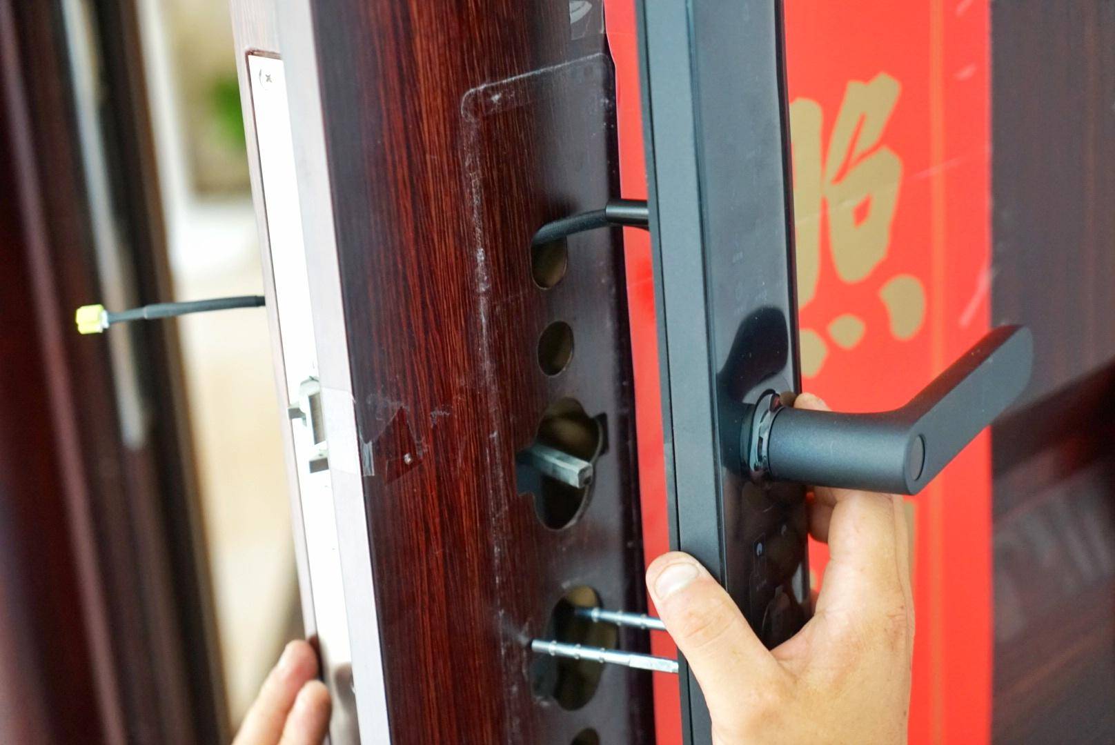 小米智能门锁e家和1s哪个值得入手,小米智能门锁e与青春版的区别