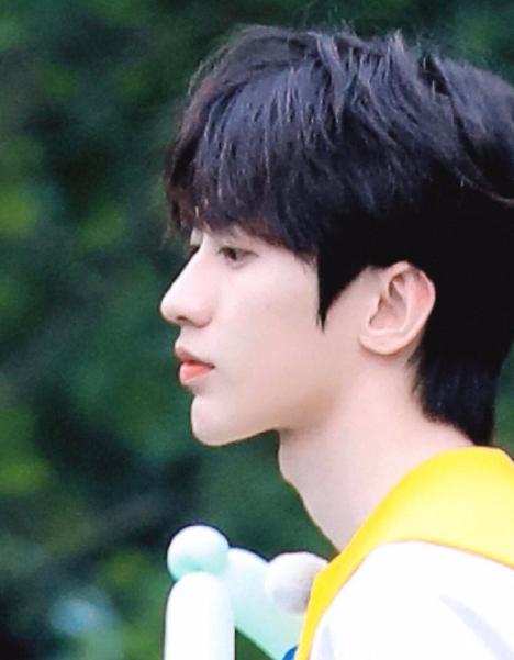 蔡徐坤第一次是如何出名的,蔡徐坤是怎样一步一步取得成功